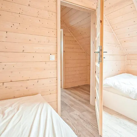 2 Bedroom Awesome In Σπίτι διακοπών *