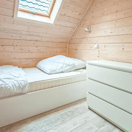 2 Bedroom Awesome In Σπίτι διακοπών Sarbinowo