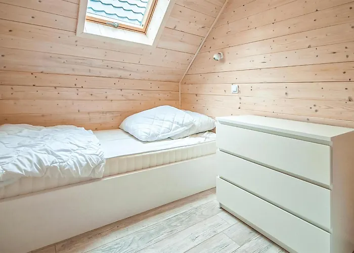 2 Bedroom Awesome In Casa de Férias Sarbinowo