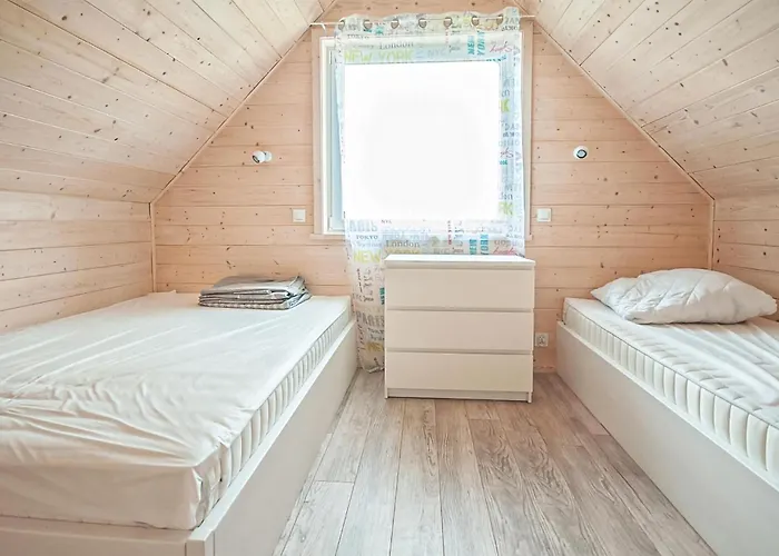 2 Bedroom Awesome In Casa de Férias Sarbinowo